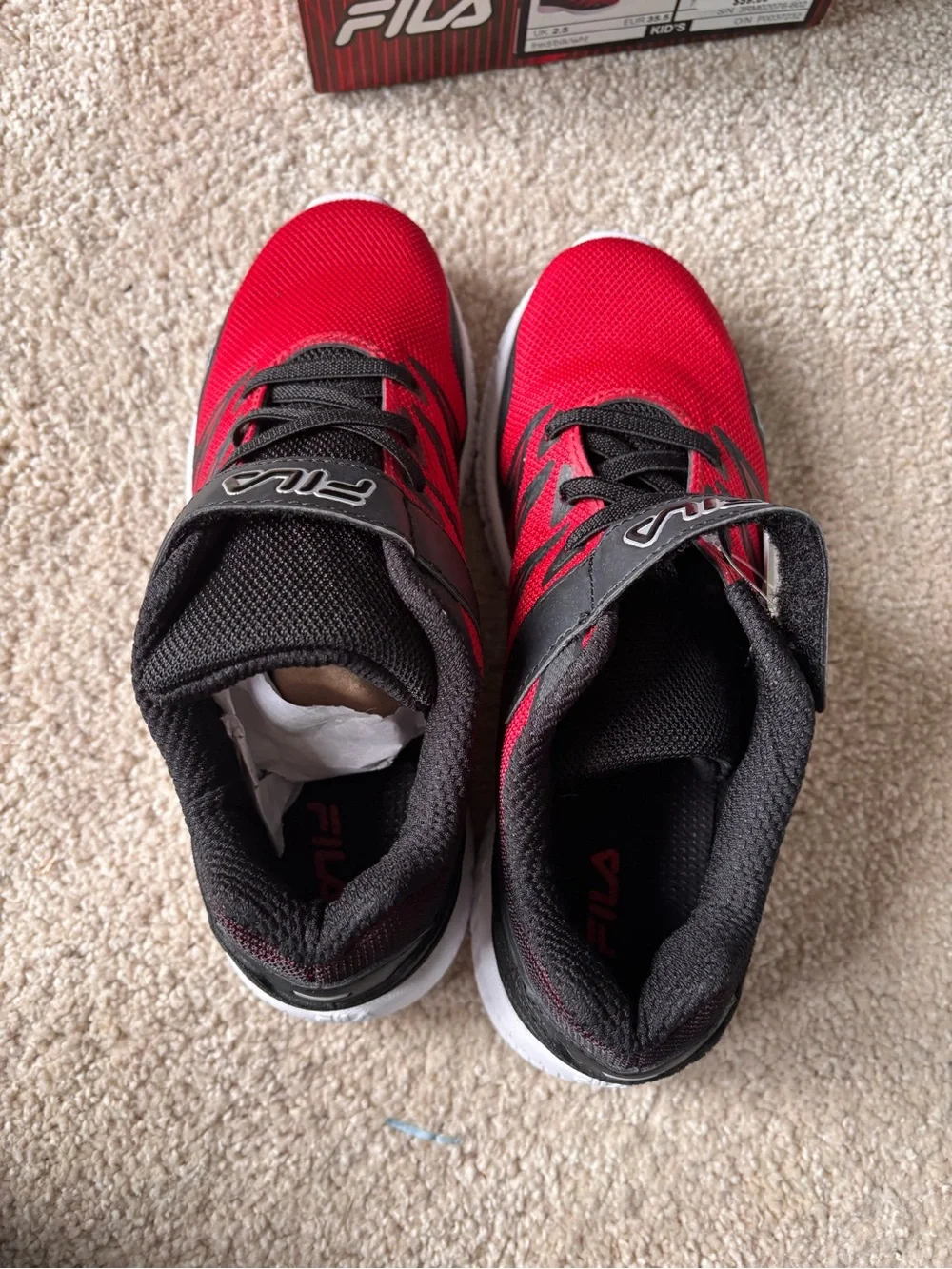 Fila Fantom 8 Strap Kids Running Shoes Red Black Hook & Loop Size 3.5Y NWT